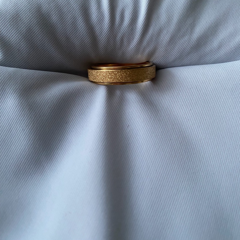 Women’s Sparkled Gold Plated Titanium Elegant Twist Band Ring Size 9